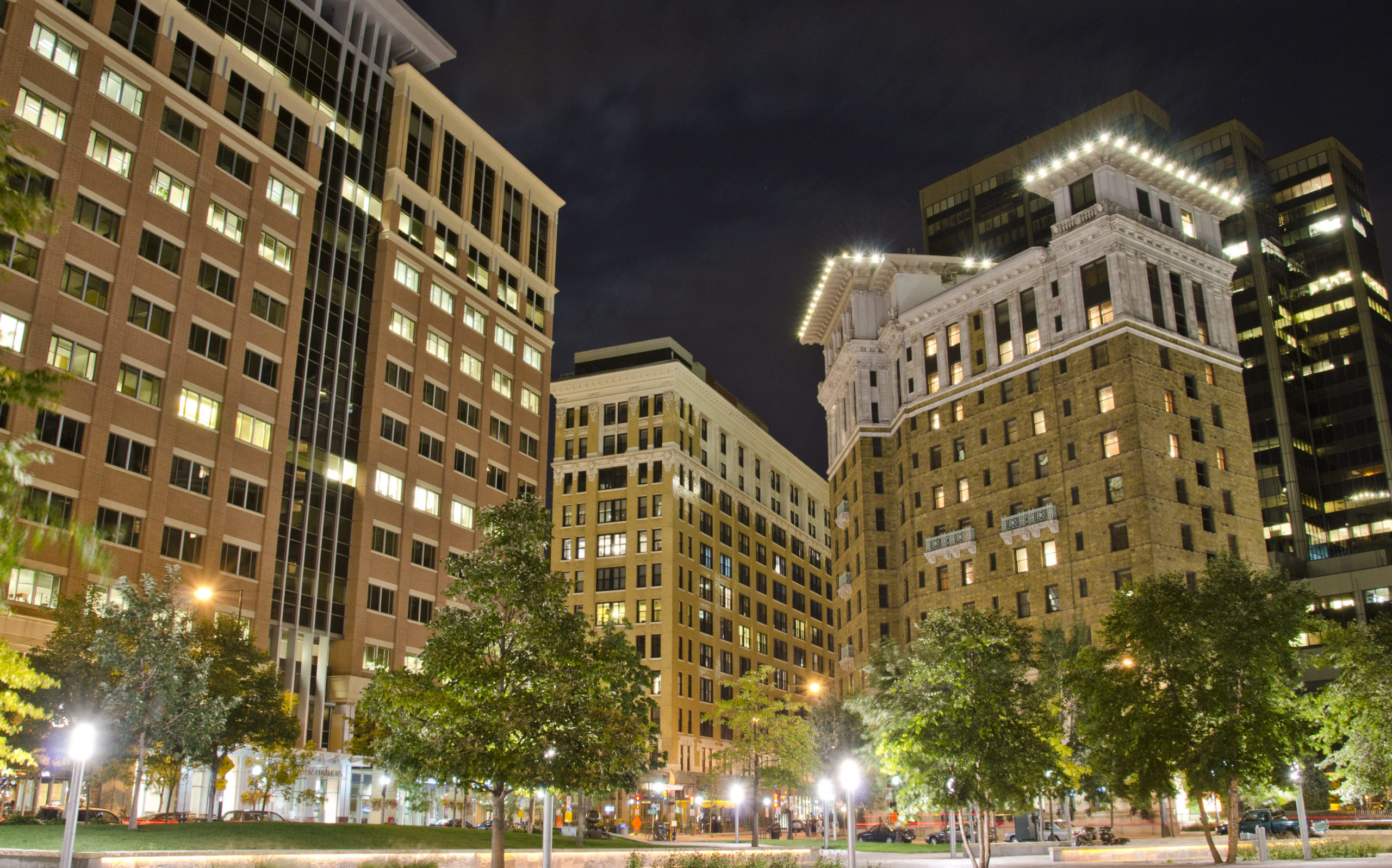 Landmark Plaza Saint Paul Night 